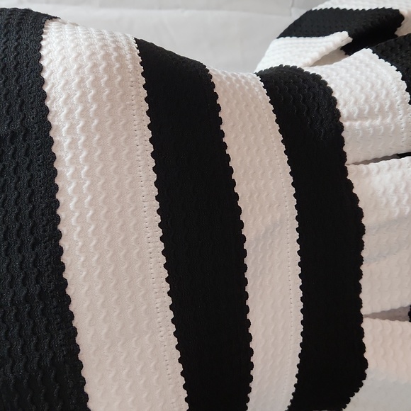 Large striped elastic dress! Super unique! - Picture 2 of 5